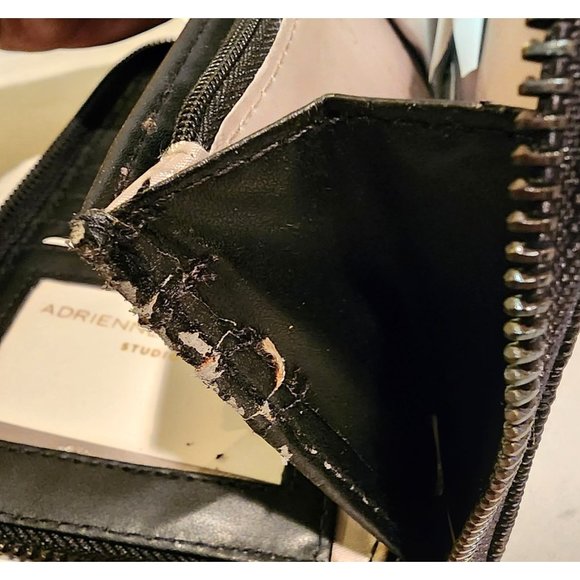Adrienne Vittadini 8" Wallet Black Zip Around Stingray RFID NWT Slight Damage - Picture 6 of 9